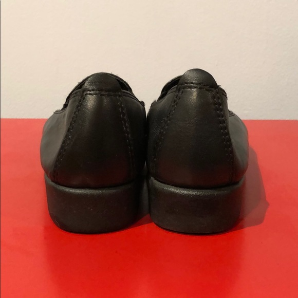 Size 7 black flats Hush Puppies - Picture 3 of 4